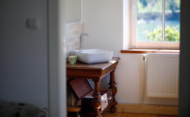 Twin Room with View image 3