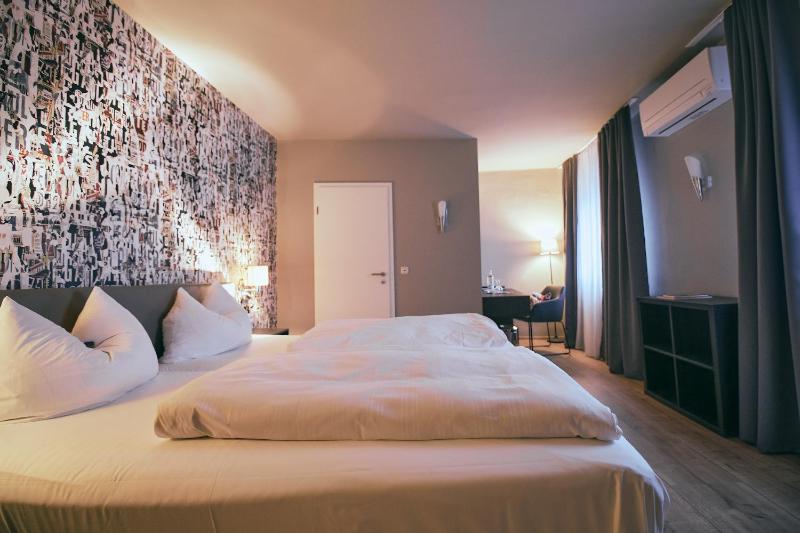 Deluxe Double Room image 2