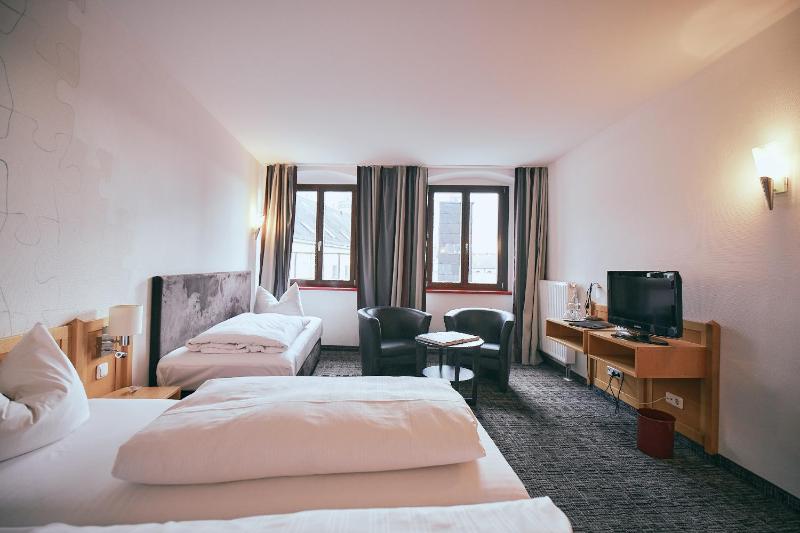 Double or Twin Room with Extra Bed image 3