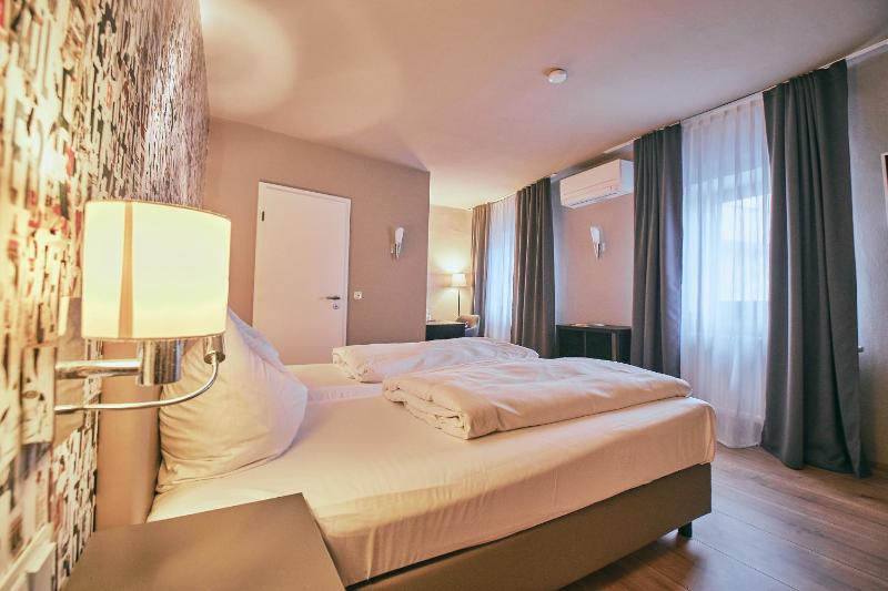 Deluxe Double Room image 3