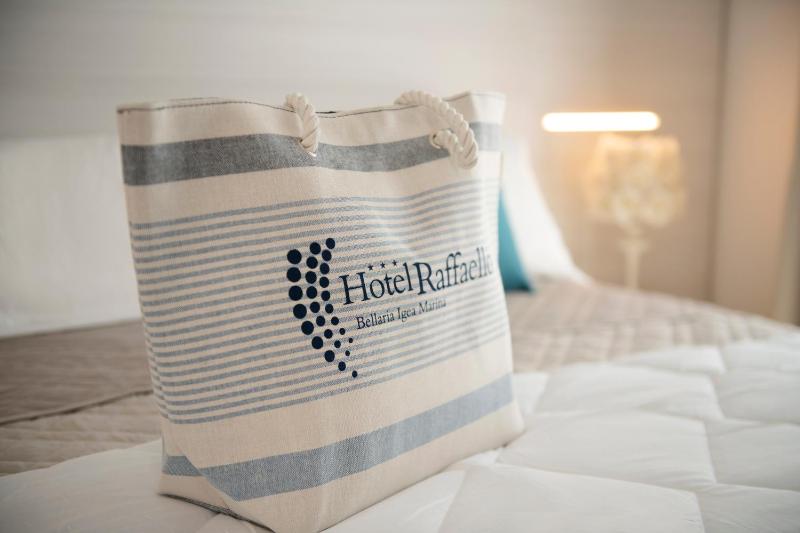 Deluxe Double Room with Balcony and Sea View image 2