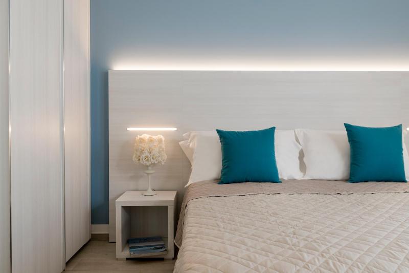 Deluxe Double Room with Balcony and Sea View image 3