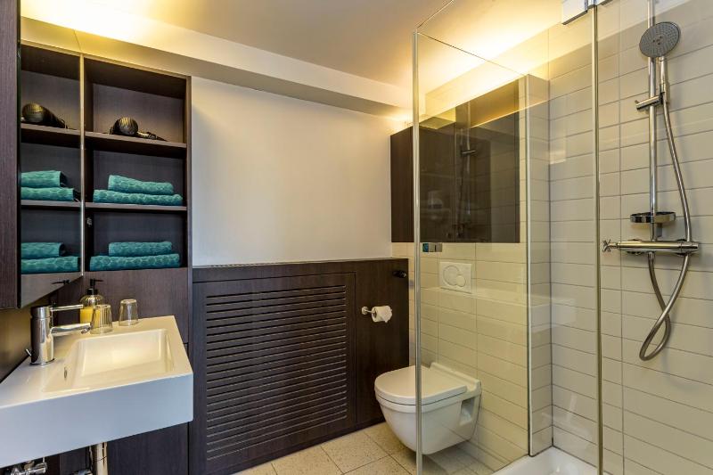 Large Double Room image 4