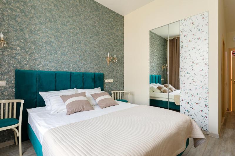 King Room image 3