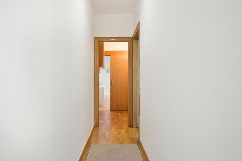 One-Bedroom Apartment image 2