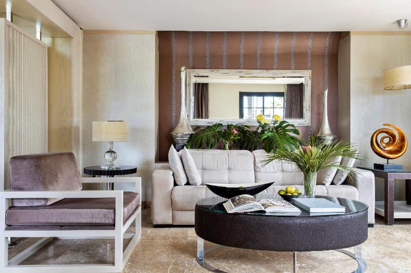 Villa with Private Garden and Swimming Pool  Sea View image 2
