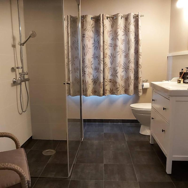 Five-Bedroom House image 3