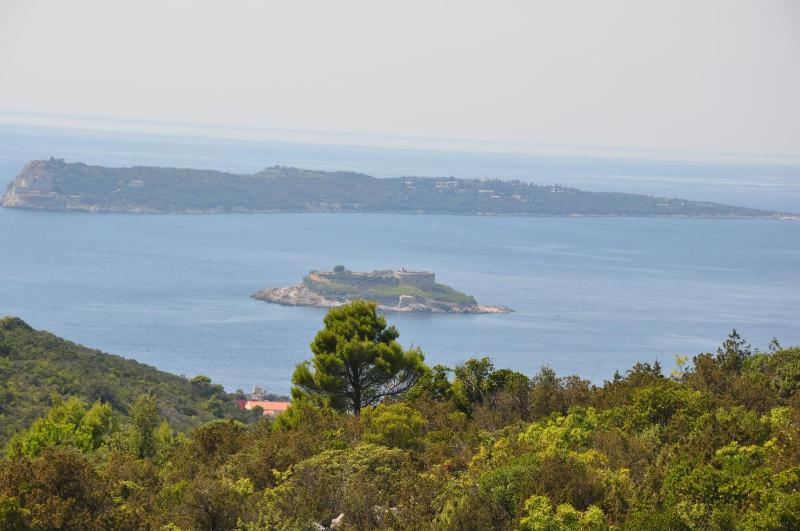 Studio (3 Adults) image 2