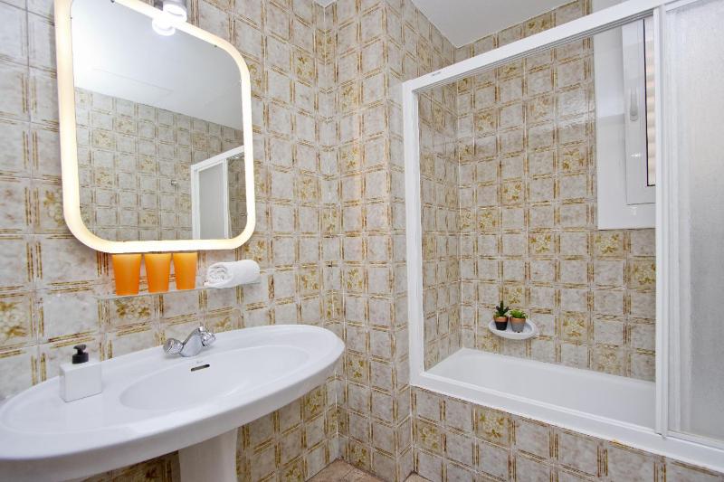 Double or Twin Room image 2