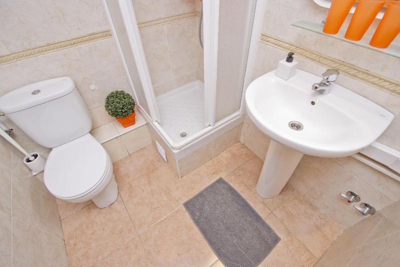 Double or Twin Room image 4