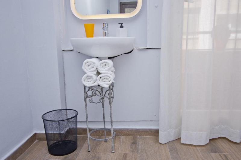 Double Room with Shared Bathroom image 3