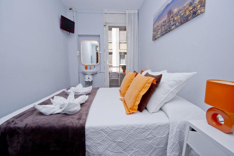 Double Room with Shared Bathroom image 4
