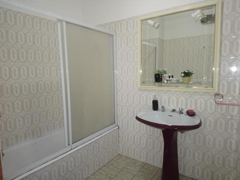 Single Room with Shared Bathroom image 1