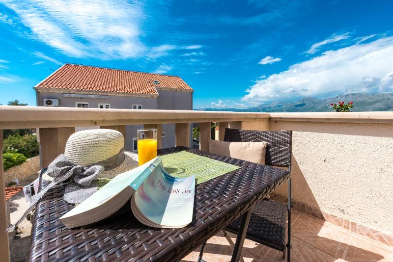 Standard Studio Apartment with Balcony and Sea View  image 1