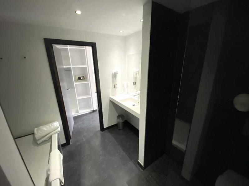 Studio (2 Adults) image 3