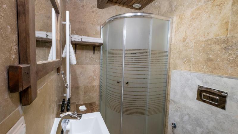 Standard Double or Twin Room image 3