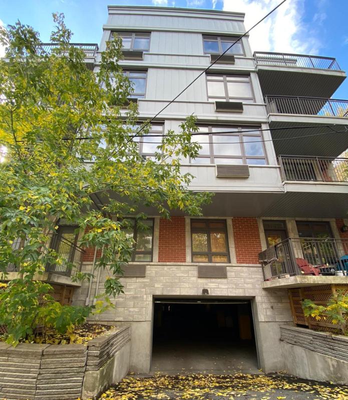 ApartHotelMontreal by Les Terrasses Saint Urbain 2225I2 - image 10