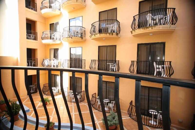 Triple Room with Balcony image 2