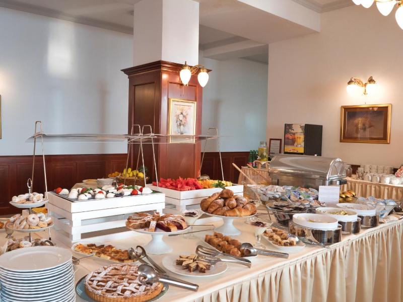 Hotel Savoy - image 12
