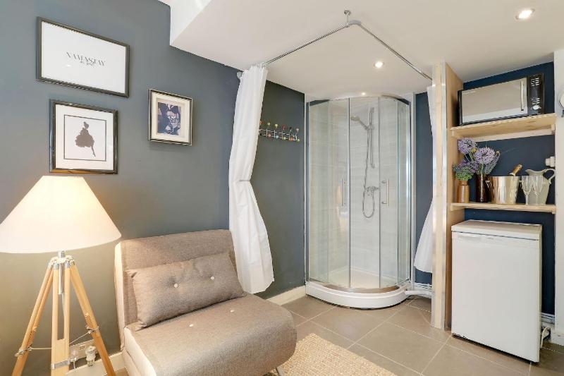 Studio Apartment image 3