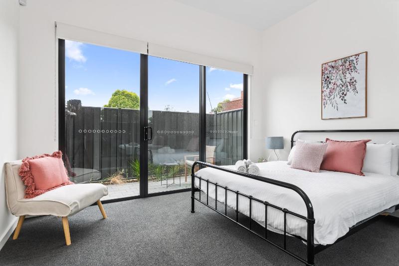 Little Grenfell Apartments by Urban Rest - image 4