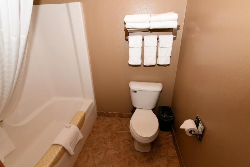 King Suite with Spa Bath image 3