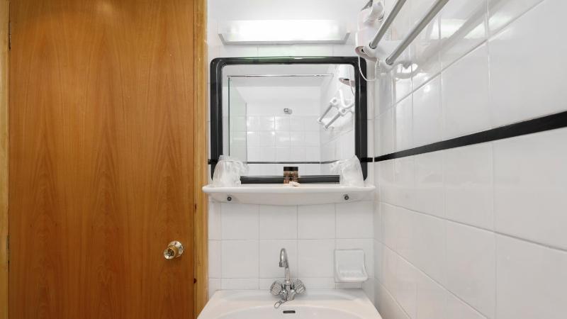 Double Room with Mountain View image 2
