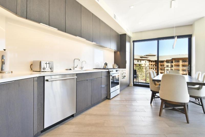 Luxury 2 BR in Canyons Village - Walk to Slopes - image 21