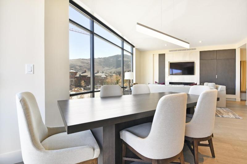 Luxury 2 BR in Canyons Village - Walk to Slopes - image 23