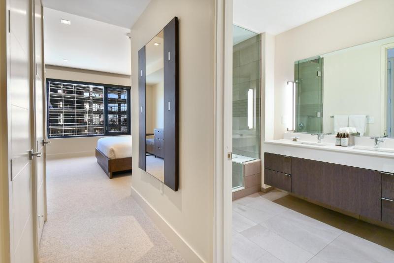 Luxury 2 BR in Canyons Village - Walk to Slopes - image 19