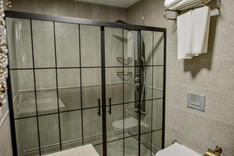 Deluxe Room image 2
