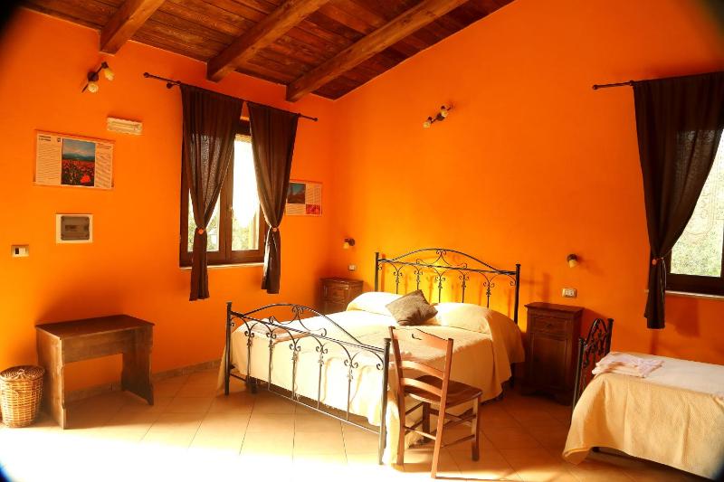 Triple Room with Garden View image 3