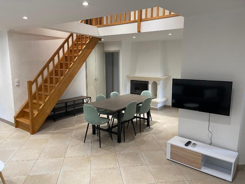 Three-Bedroom Apartment with Private Jacuzzi  image 2