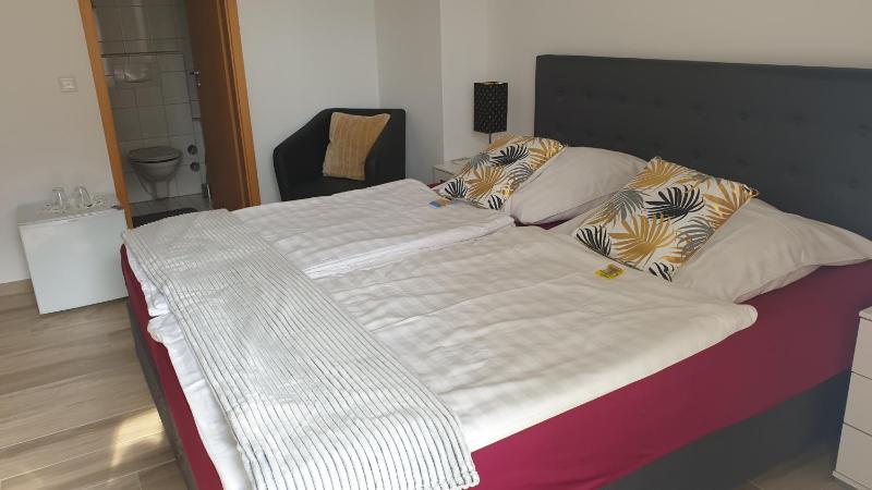 Double Room image 2