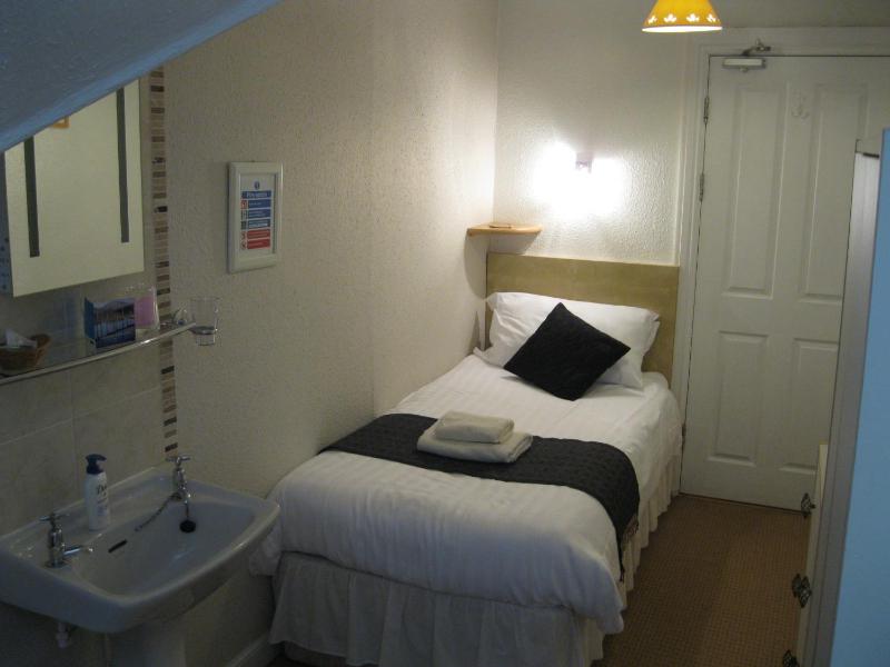 Standard Single Room image 2