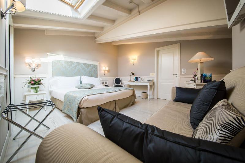 Superior Double Room image 2