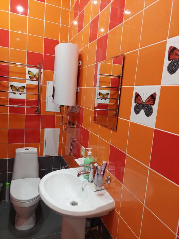 One-Bedroom Apartment image 3
