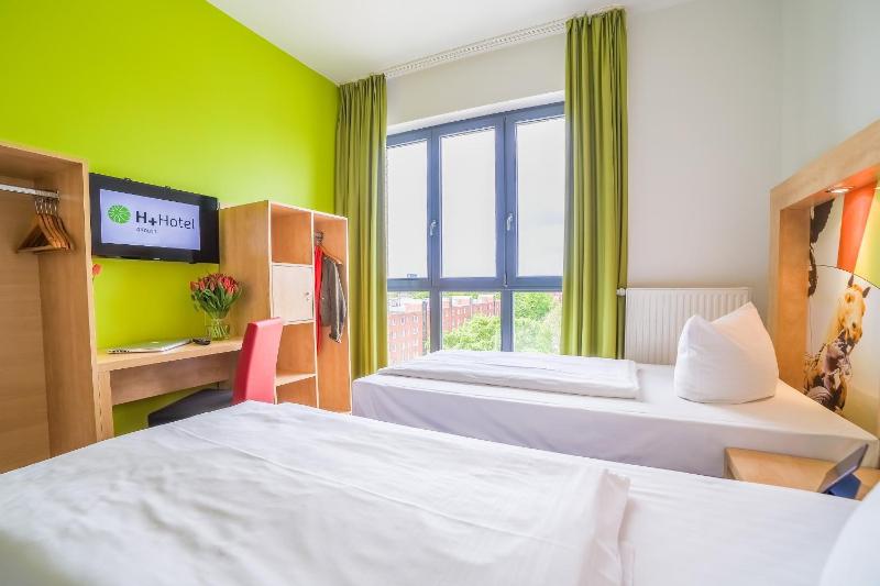 Standard Twin Room image 4