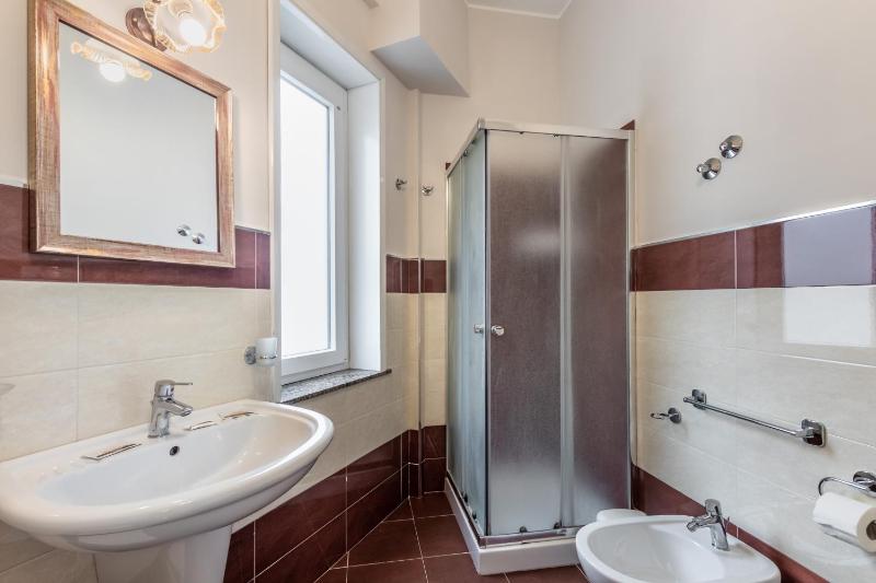Triple Room with Balcony image 1