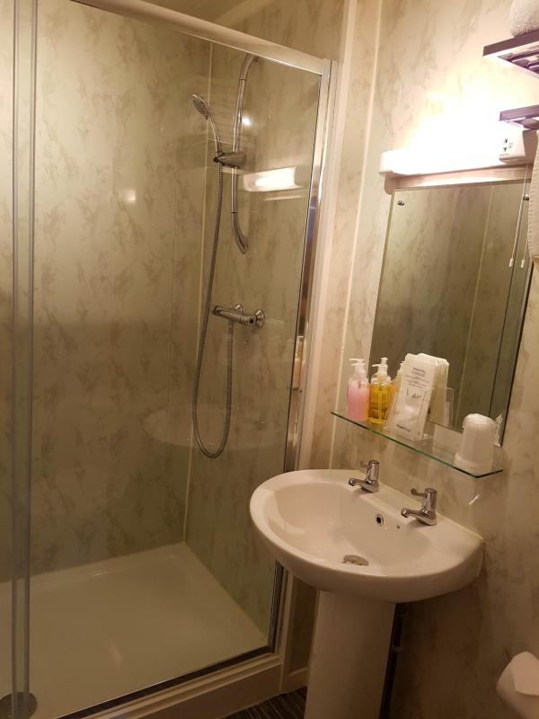 Twin Room image 2
