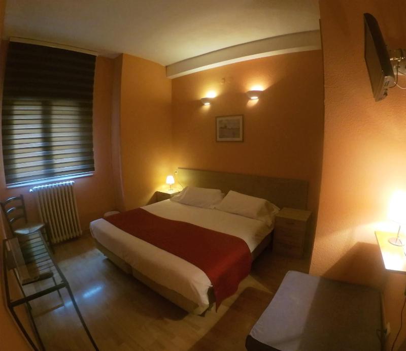 Double or Twin Room image 4