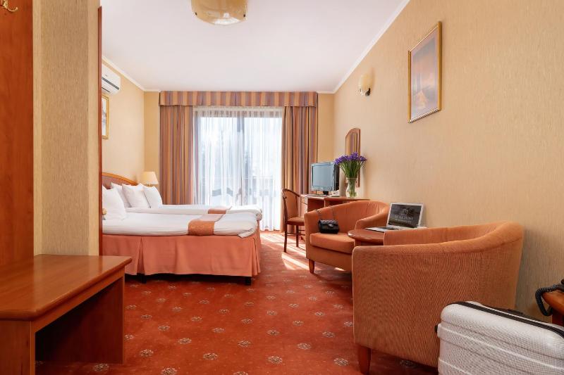 Classic Twin Room image 1