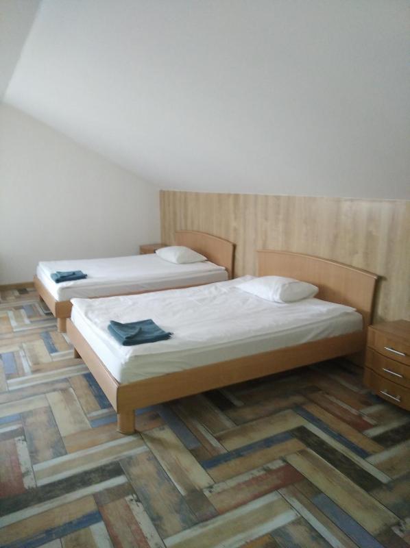 Standard Quadruple Room image 3