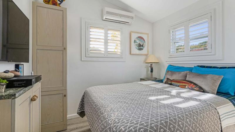 One-Bedroom Bungalow image 2
