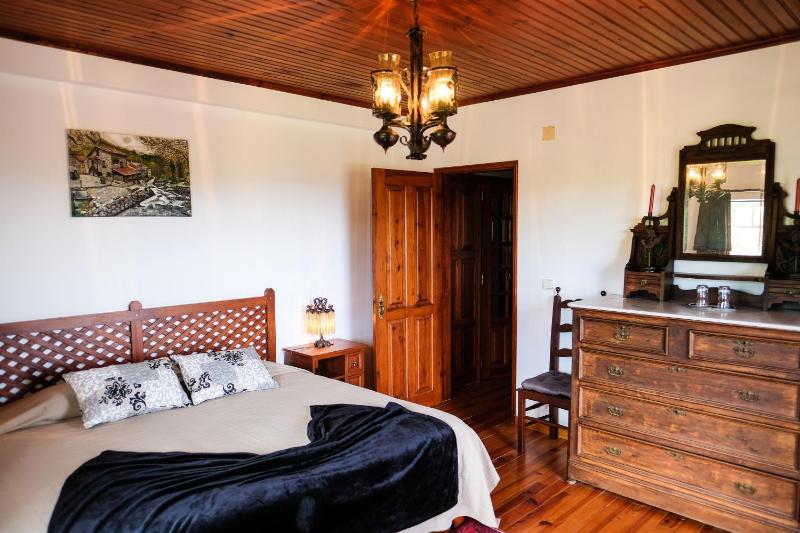 Deluxe Double Room with Balcony image 4