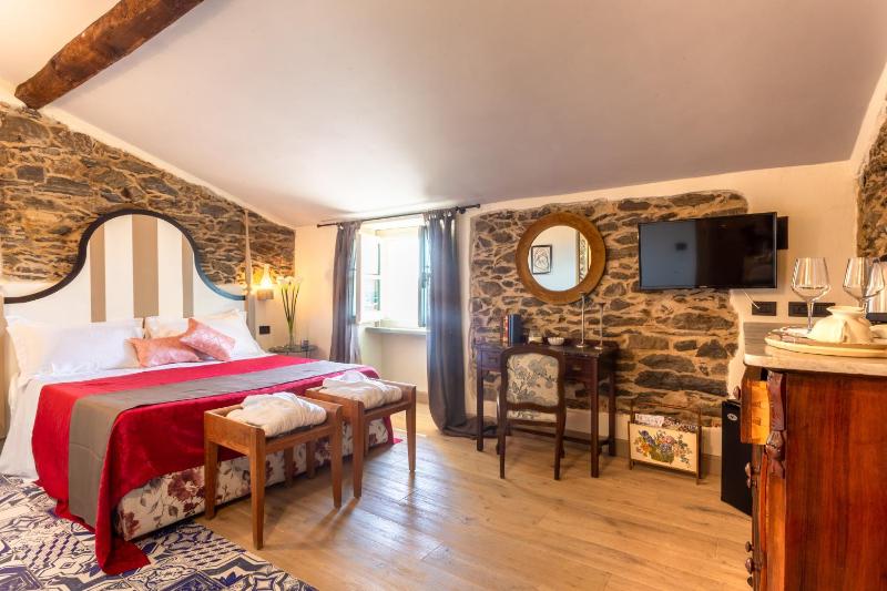 Deluxe Double or Twin Room image 1