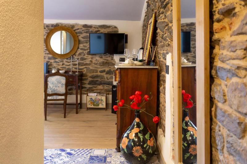 Deluxe Double or Twin Room image 3