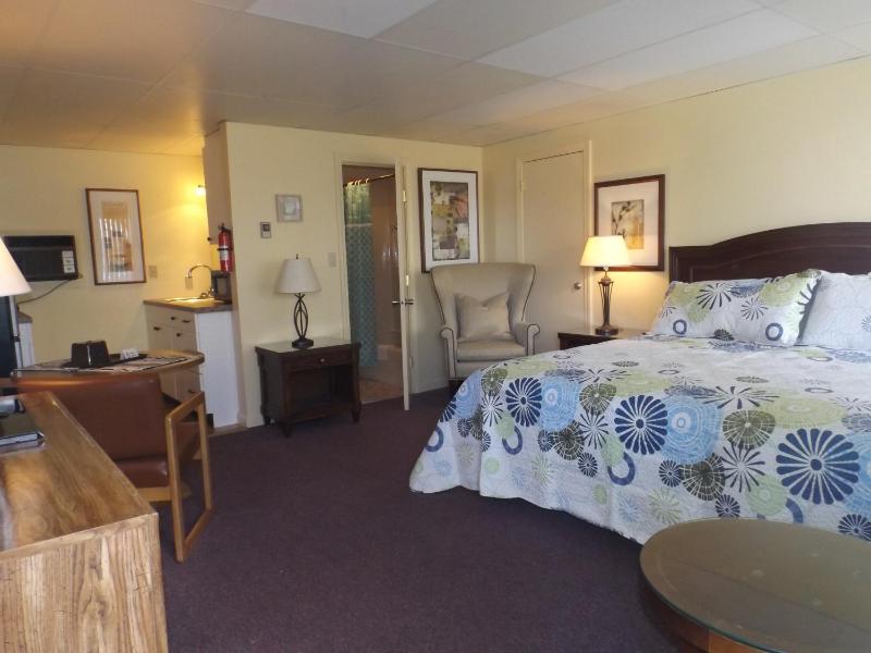Deluxe King Room - Second Floor image 4