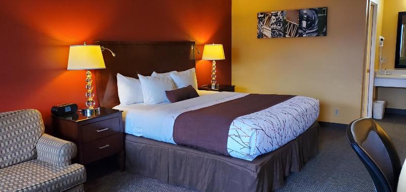 Deluxe King Room image 3