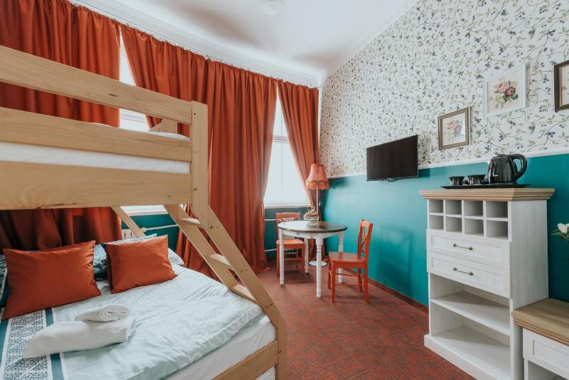 Classic Quadruple Room image 1